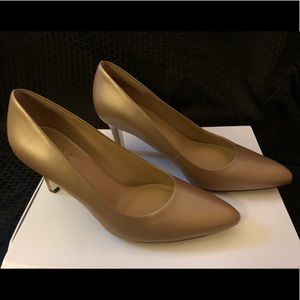 Naturalizer heels/pumps New never worn.